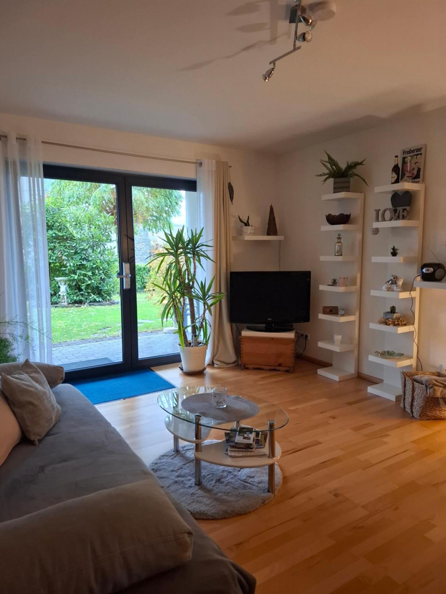 Haus Der Weinkoenigin Kristina Apartment Писпорт Екстериор снимка