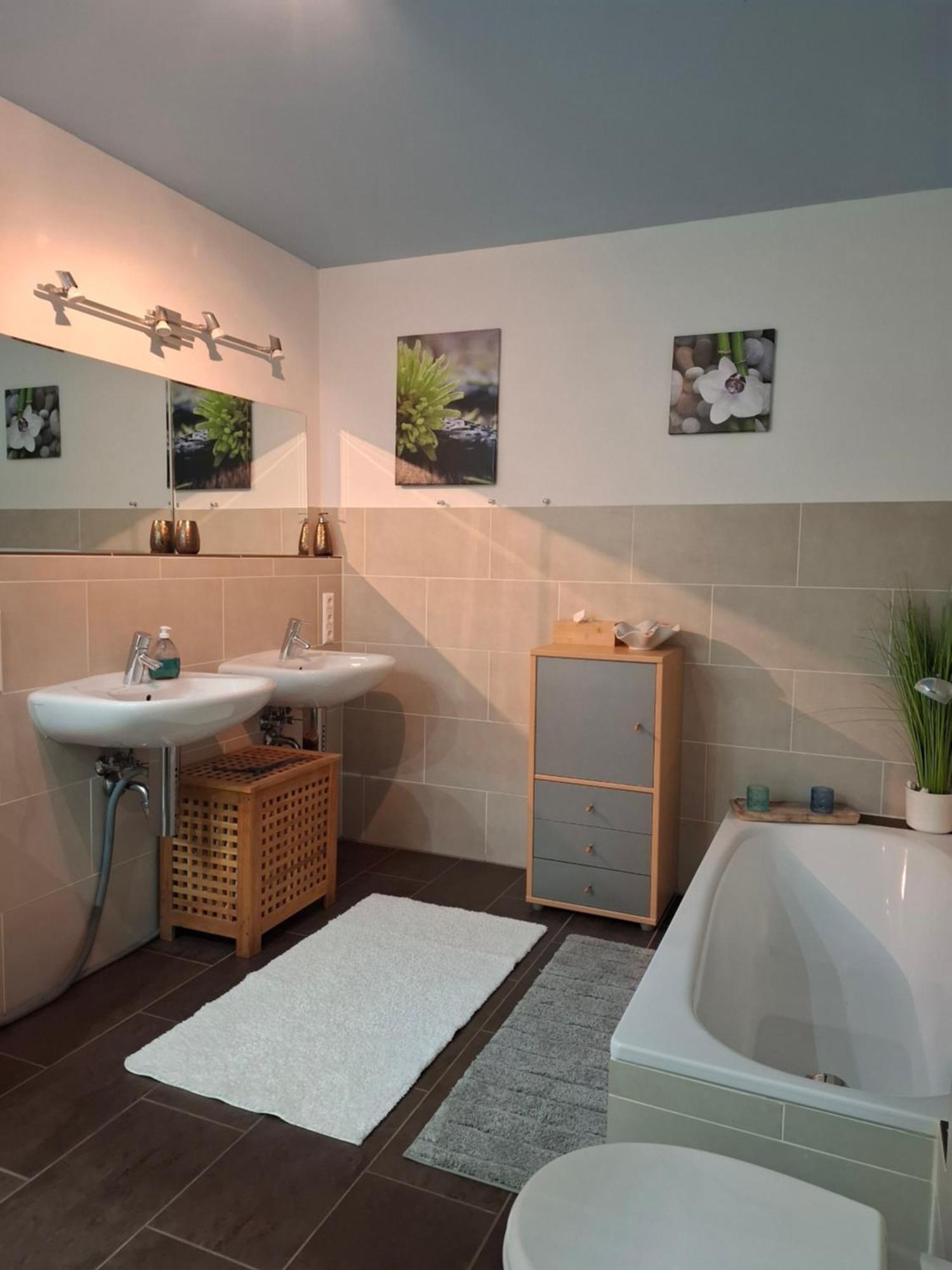 Haus Der Weinkoenigin Kristina Apartment Писпорт Екстериор снимка